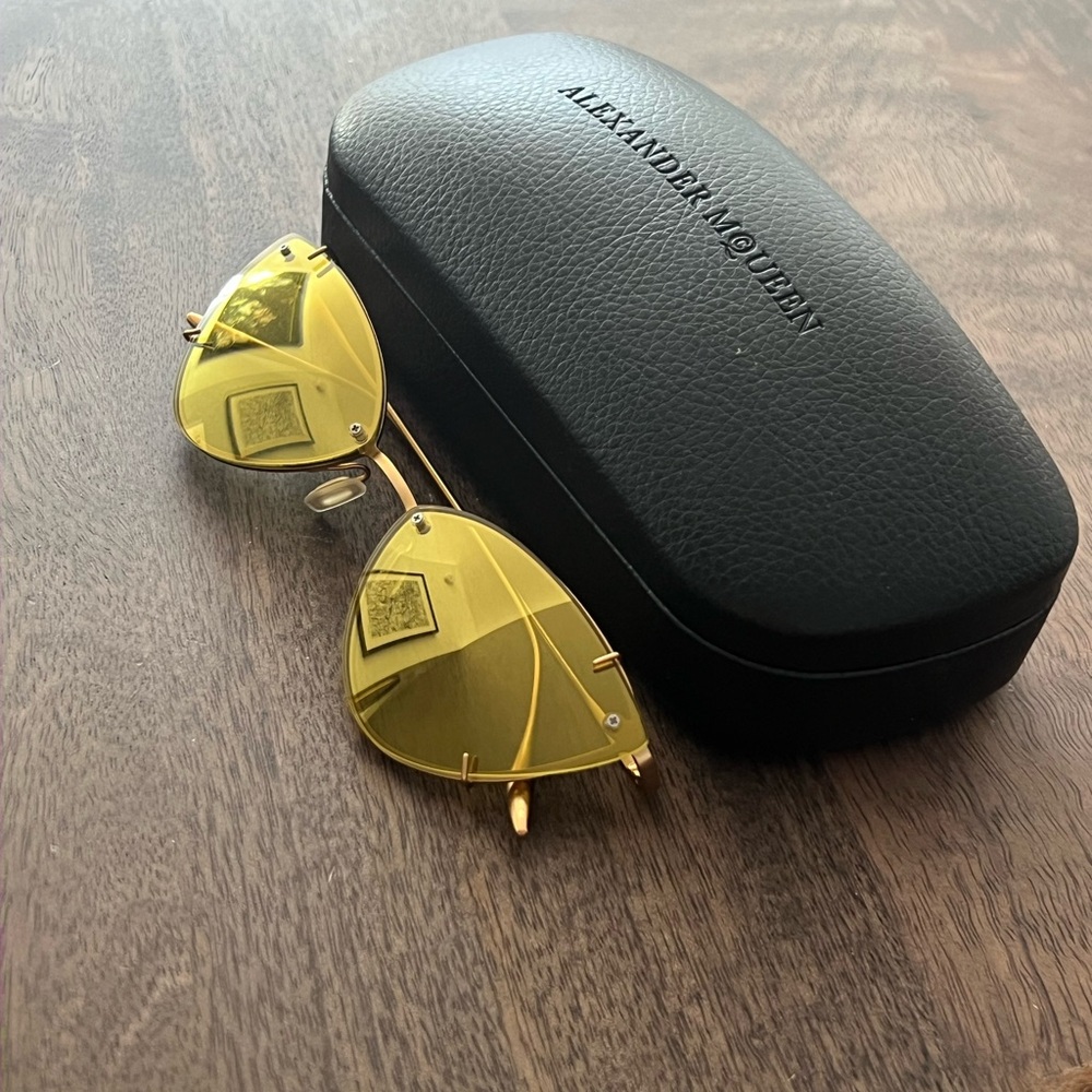 Alexander McQueen sunglasseses